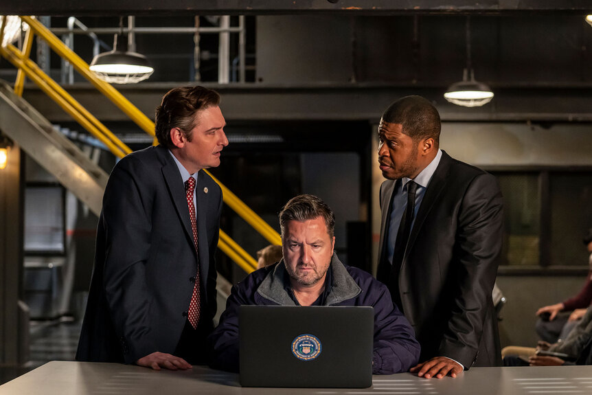 (l-r) Toby Leonard Moore as Congressman Arthur Hudson, Derrick Williams as Agent Jordan Nixon