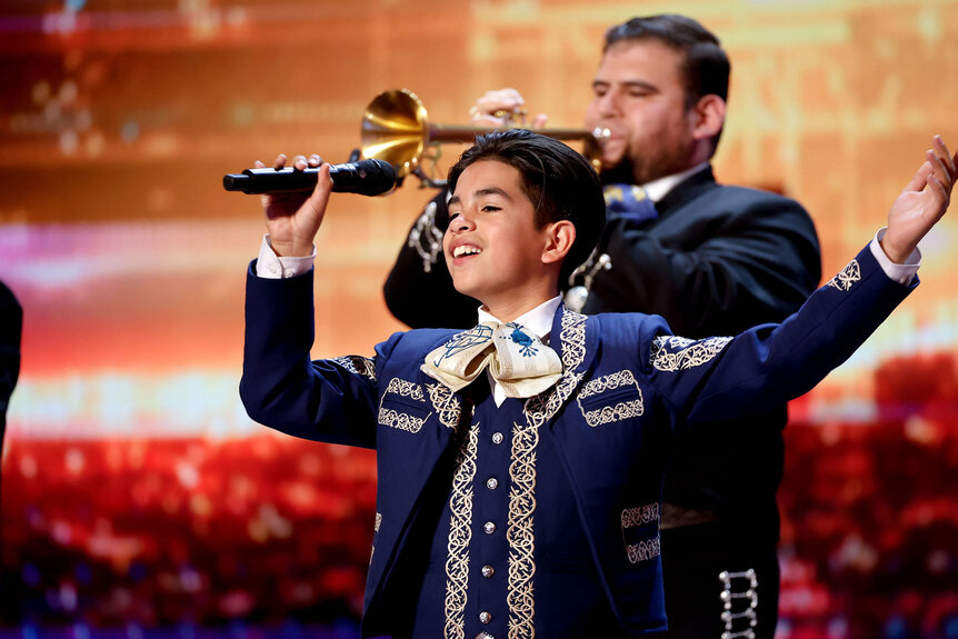 Eduardo Antonio Trevino performs on the AGT stage