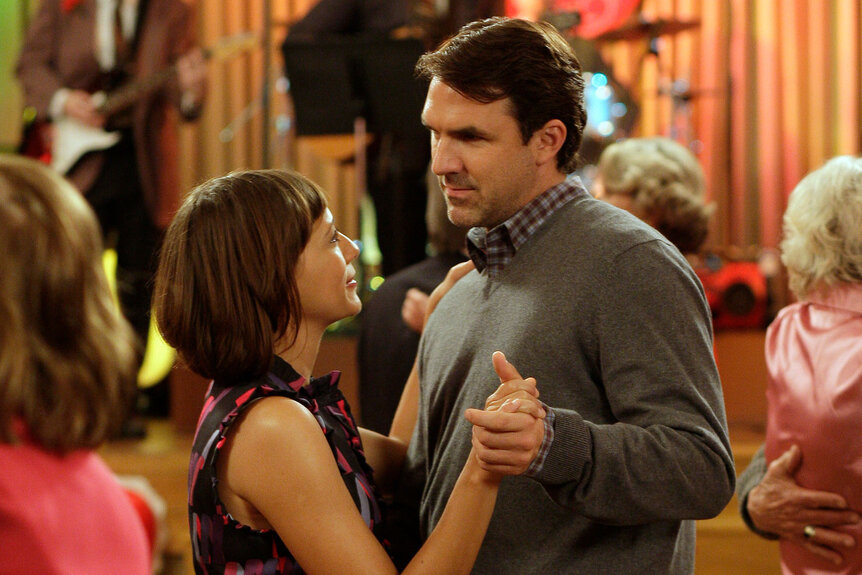 Rashida Jones as Ann Perkins, Paul Schneider as Mark Brendanawicz