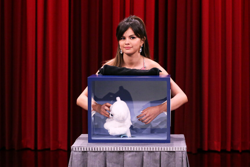 Slena Gomez plays the game 'Can You Feel It' while visiting The Tonight Show