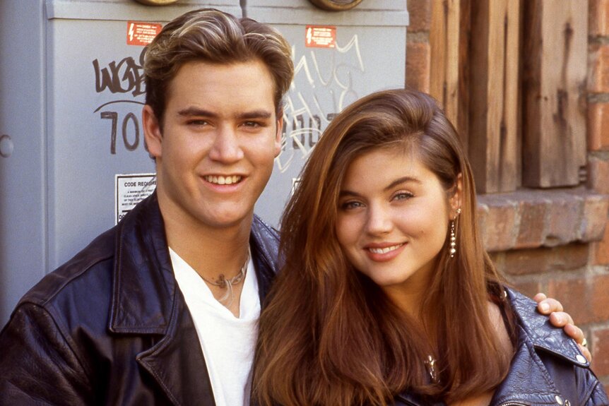 Mark Paul Gosselaar as Zack Morris and Tiffani Amber Thiessen as Kelly Kapowskie in 1992