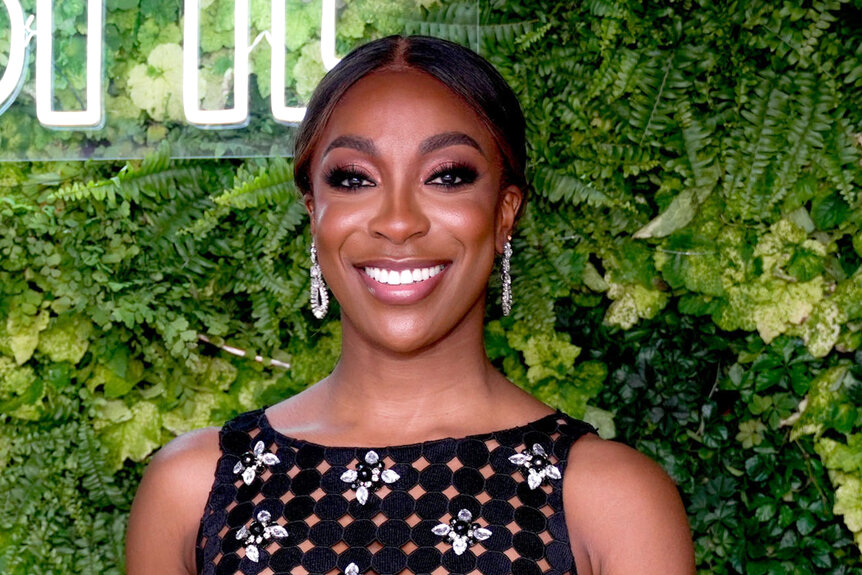 Ego Nwodim at an SNL dinner party in front of a green background