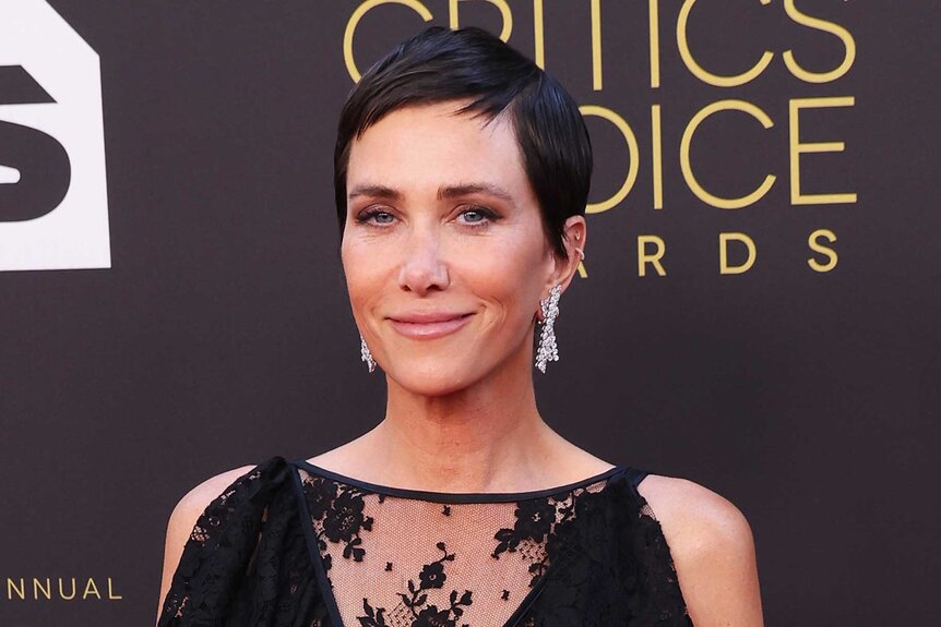 Kristen Wiig sporting black short hair at the 27th Annual Critics Choice Awards.