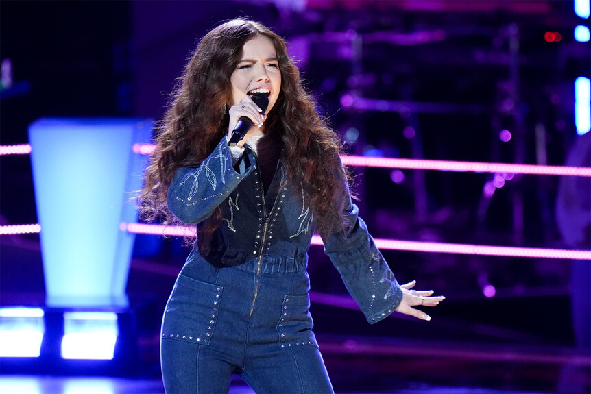 Mara Justine performs on The Voice Episode 2412