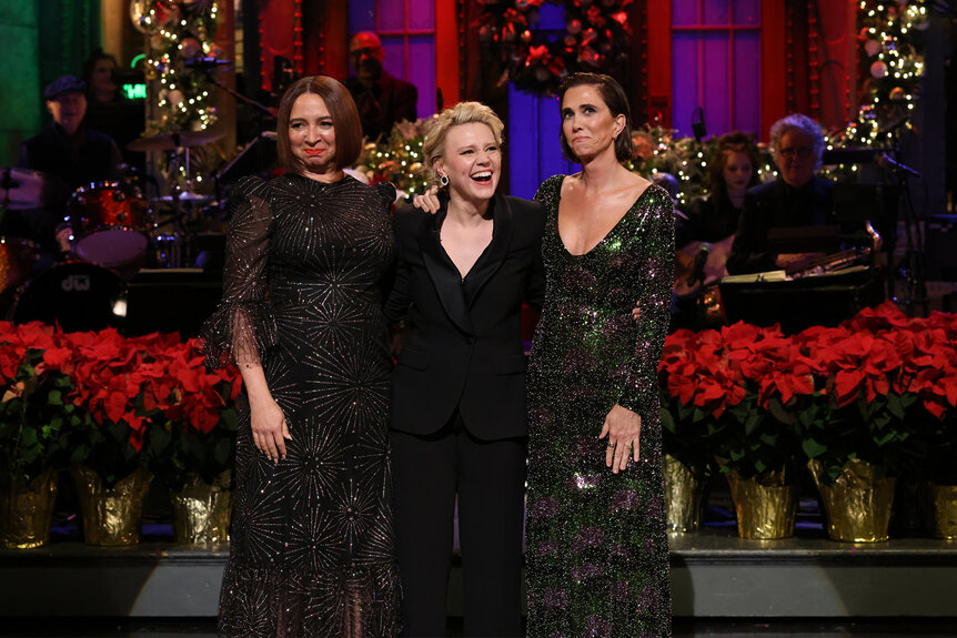 Maya Rudolph Kate Mckinnon Kristen Wiig during the monologue on Saturday Night Live Episode 1852