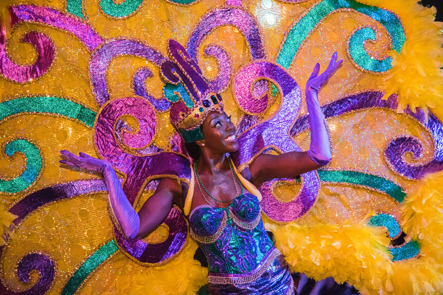 A Universal Orlando Mardi Gras performer poses