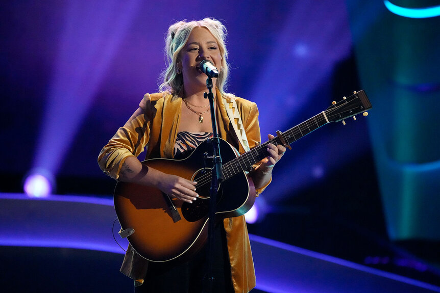 Dani Stacy performs during Season 25 Episode 1 of The Voice