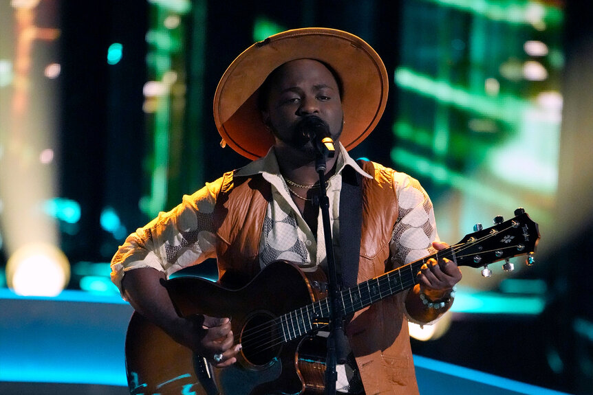 Tae Lewis performs during Season 25 Episode 1 of The Voice