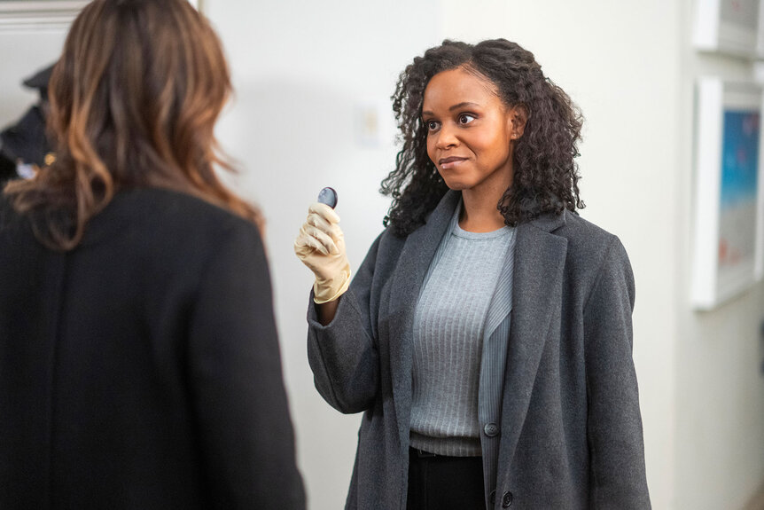 Captain Curry (Aimé Donna Kelly) appears in Season 25 Episode 7 of Law & Order: Special Victims Unit.