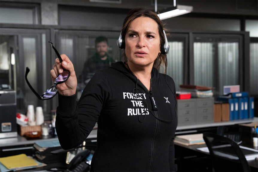 Mariska Hargitay Directing Law And Order Svu Episode 2509