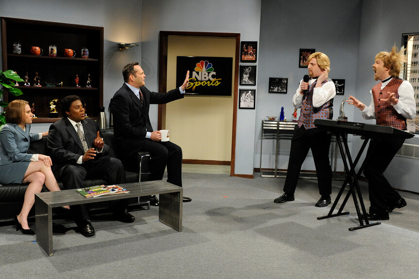 Kate McKinnon, Kenan Thompson, Vince Vaughn, Tim Robinson and Jason Sudeikis on Saturday Night Live Episode 1638