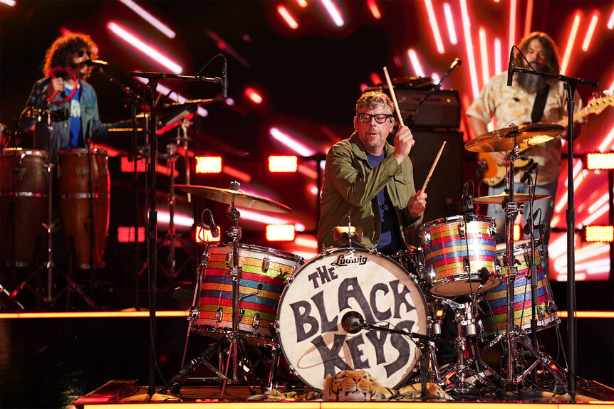 The Black Keys perform on The Voice finale part 2