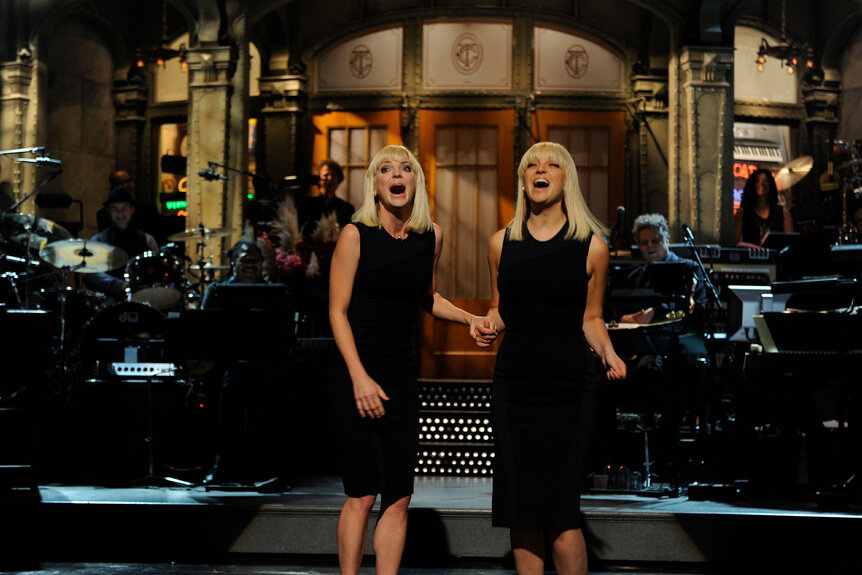 Anna Faris and Abby Elliott as Anna Faris during a Saturday Night Live monologue skit