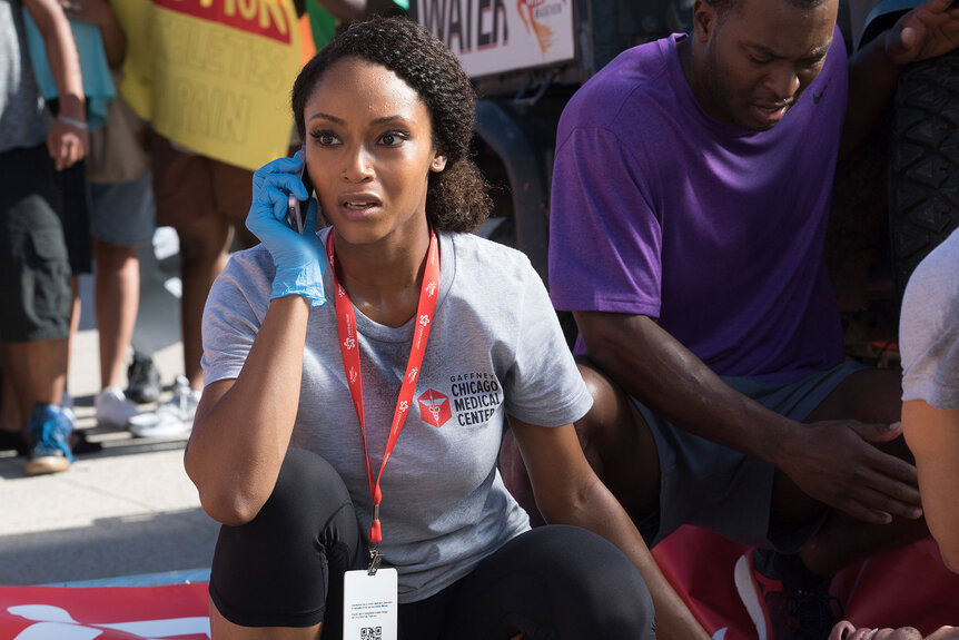 April Sexton (Yaya DaCosta) in Chicago Med Season 2 Episode 5