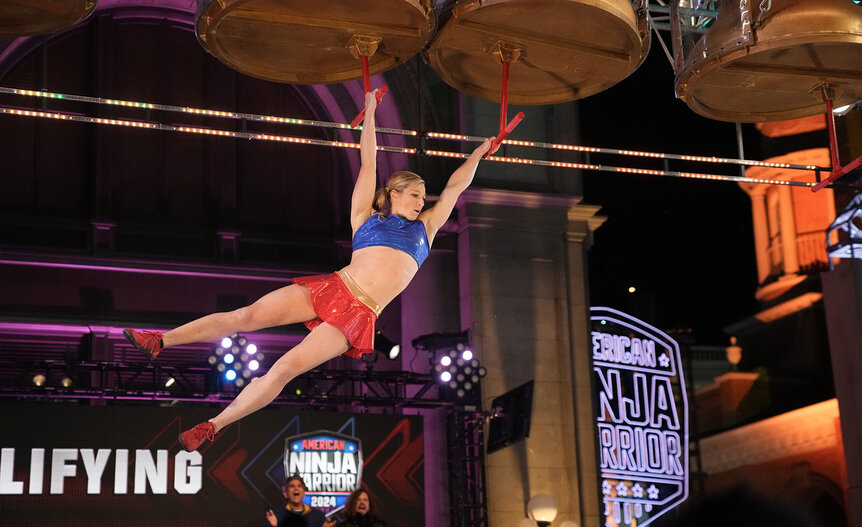 Jessie Graff during a run on Season 16, Episode 8 of American Ninja Warrior.