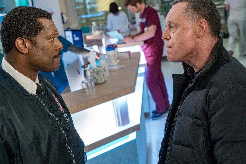 Eamonn Walker as Wallace Boden and Jason Beghe as Hank Voight in Chicago Fire, Season 5 Episode 16.