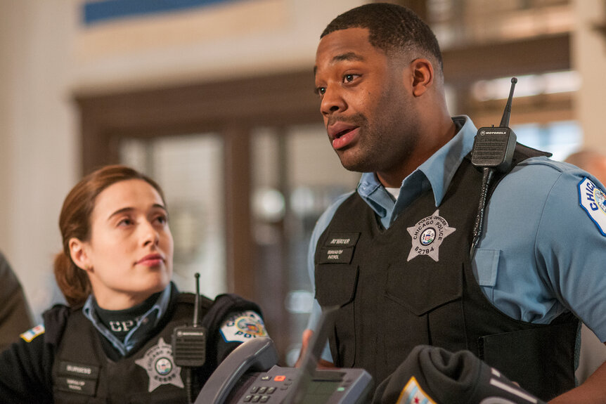 Kevin Atwater speaks at a podium on Chicago P.D. Season 1 Episode 7