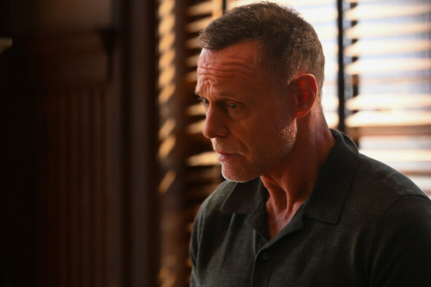 A closeup of Hank Voight (Jason Beghe)