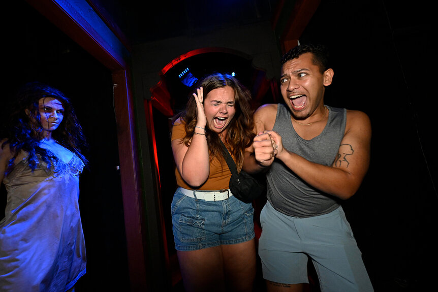 People being scared at Halloween Horror Nights Insidious: The Further