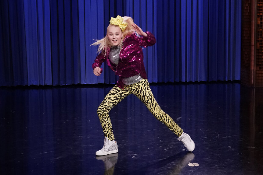 Jojo Siwa dances on the tonight show starring jimmy fallon season 6