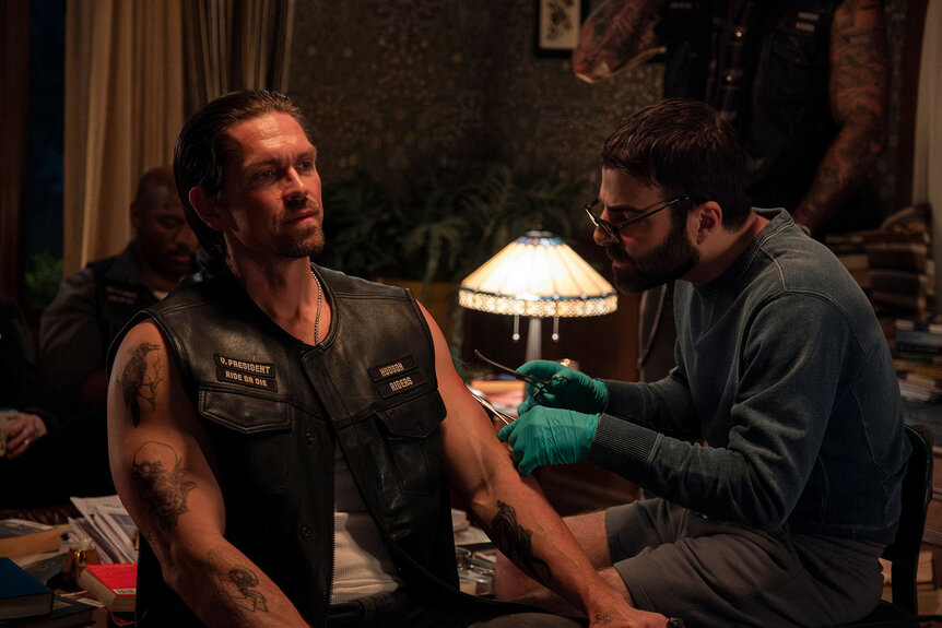 Dr. Oliver Wolf (Zachary Quinto) treating Wyatt James (Steve Howey) in Brilliant Minds Season 1, Episode 3.