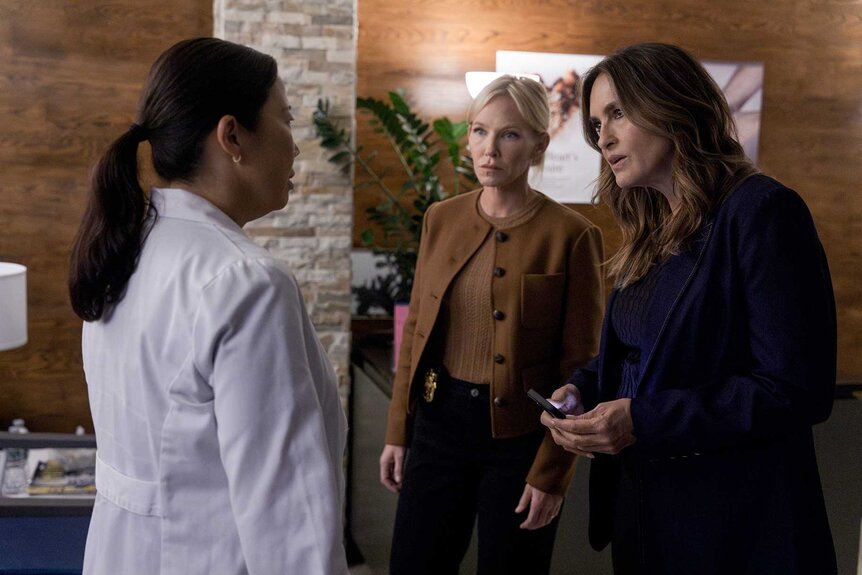 Amanda Rollins and Olivia Benson talk to a doctor on Law and Order SVU Season 26 Episode 3