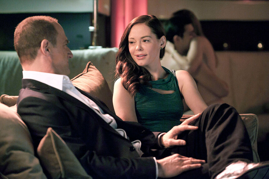 Christopher Meloni as Det. Elliot Stabler and Rose McGowan as Cassandra in Season 12 Episode 19 of Law and order: Special Victim's Unit