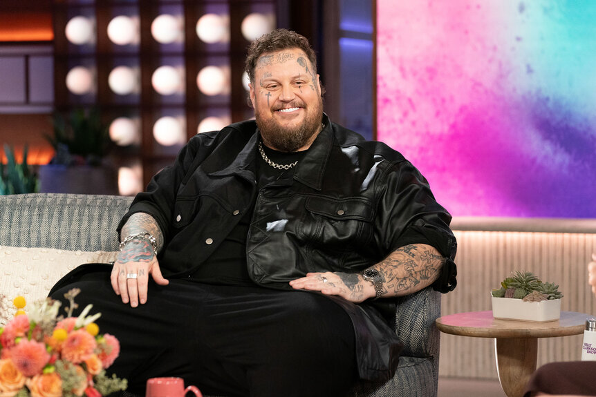 Jelly Roll sits and laughs on The Kelly Clarkson Show Season 6 Episode 18