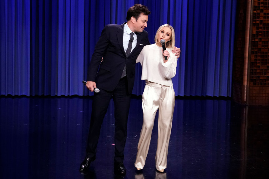 Jimmy Fallon and Kristen Bell duet together on The Tonight Show