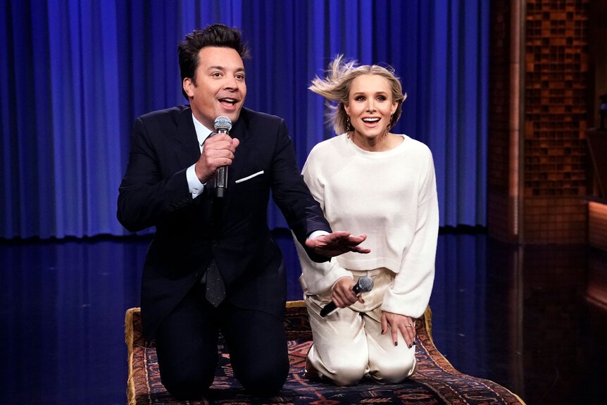 Jimmy Fallon and Kristen Bell duet together on The Tonight Show