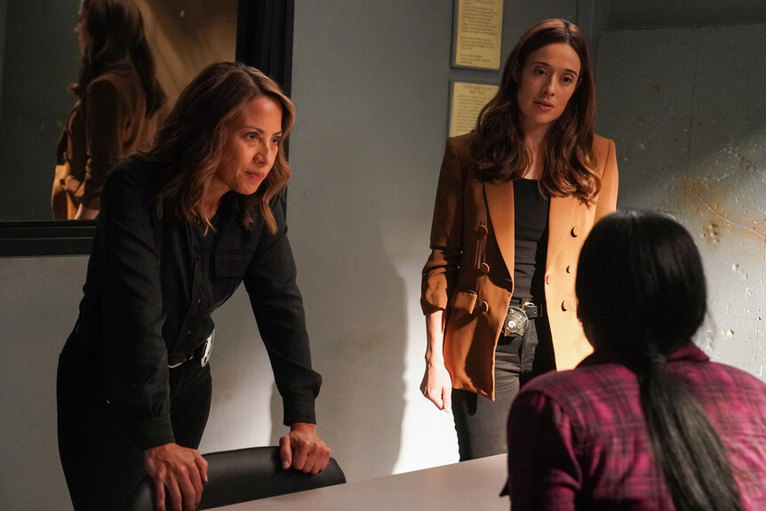 Detective Suarez (Elizabeth Rodriguez) and Kim Burgess (Marina Squerciati) appear in Season 12 Episode 6 of Chicago P.D.