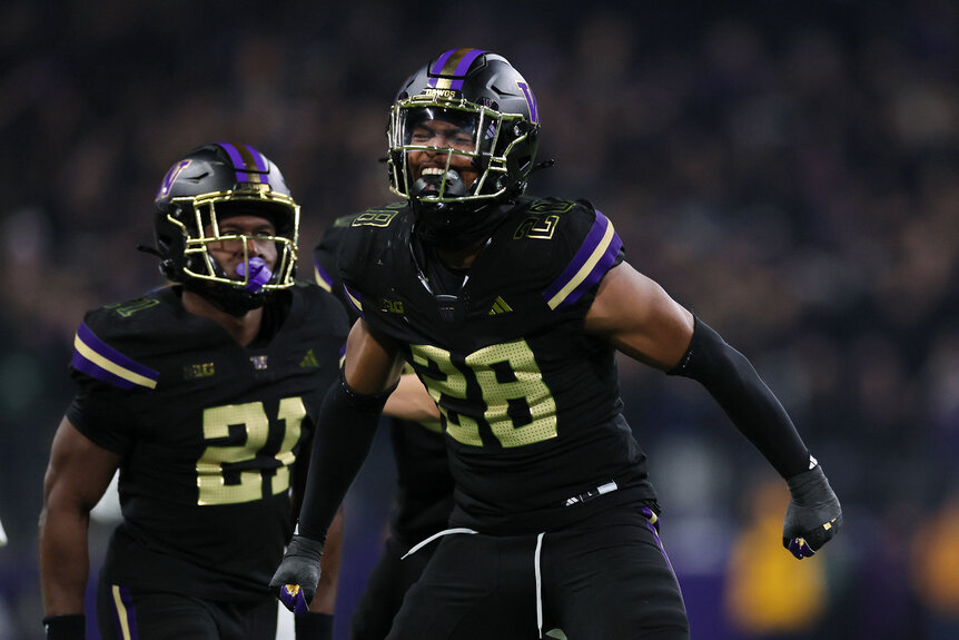 Khmori House of the Washington Huskies reacts after a tackle during the fourth quarter of the game against the UCLA Bruins