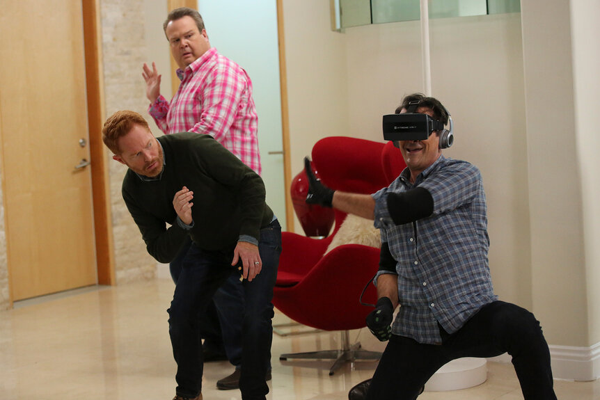 Phil, Cameron and Mitchell do virtual reality on Modern Family Season 7 Episode 7