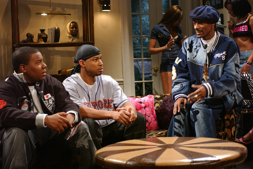 Snoop Dogg, Kenan Thompson and Finesse Mitchell during a sketch on SNL Season 29 Episode 19