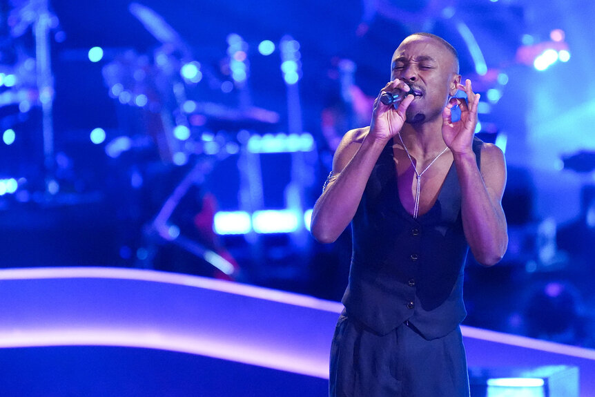 Cameron Wright performs during Season 26 Episode 12 of The Voice.