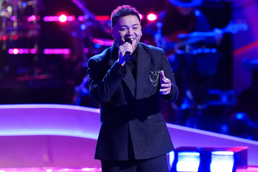 Sofronio Vasquez sings on The Voice Season 26 Episode 14