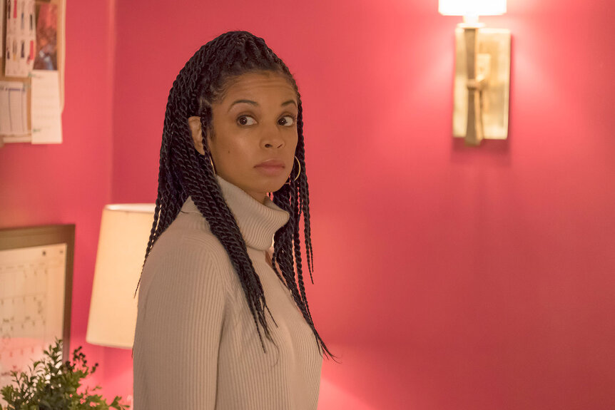 Susan Kelechi Watson as Beth Pearson in Season 2 Episode 14 of This Is Us.