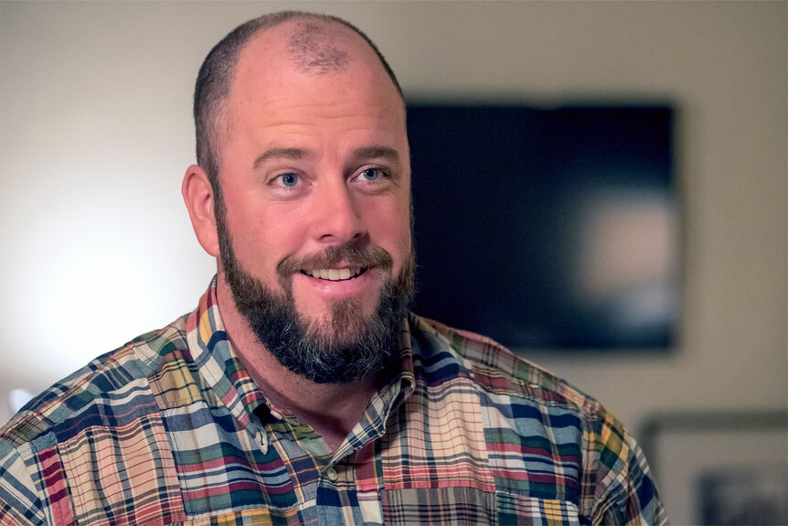 Chris Sullivan as Toby Damon in Season 2 Episode 4 of This Is Us