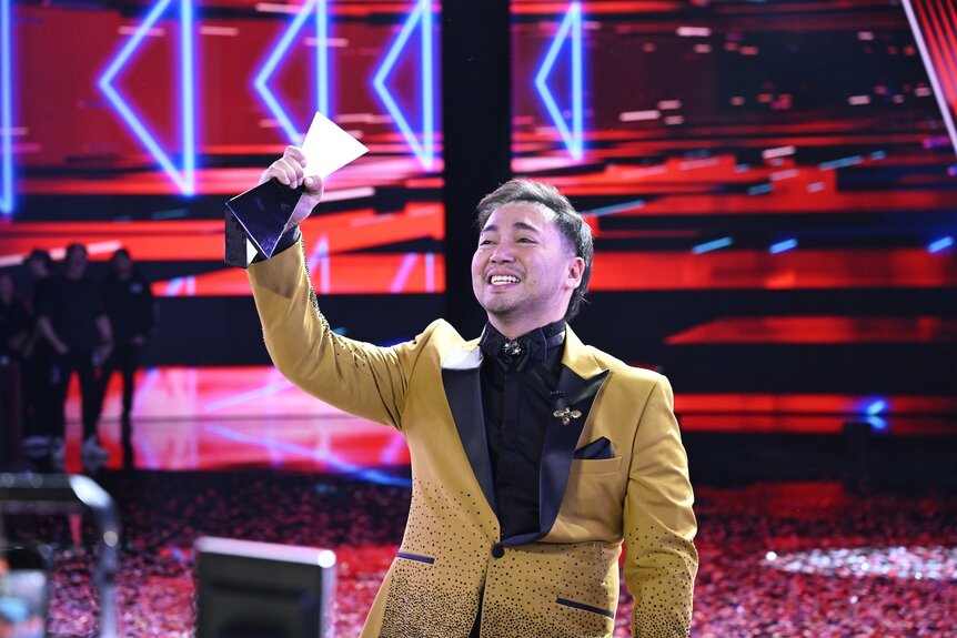 Sofronio Vasquez holds up his trophy on The Voice Episode 2619B.