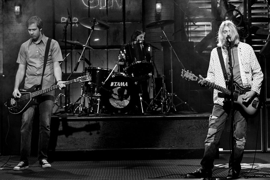 Nirvana performs onstage on SNL Episode 1901.