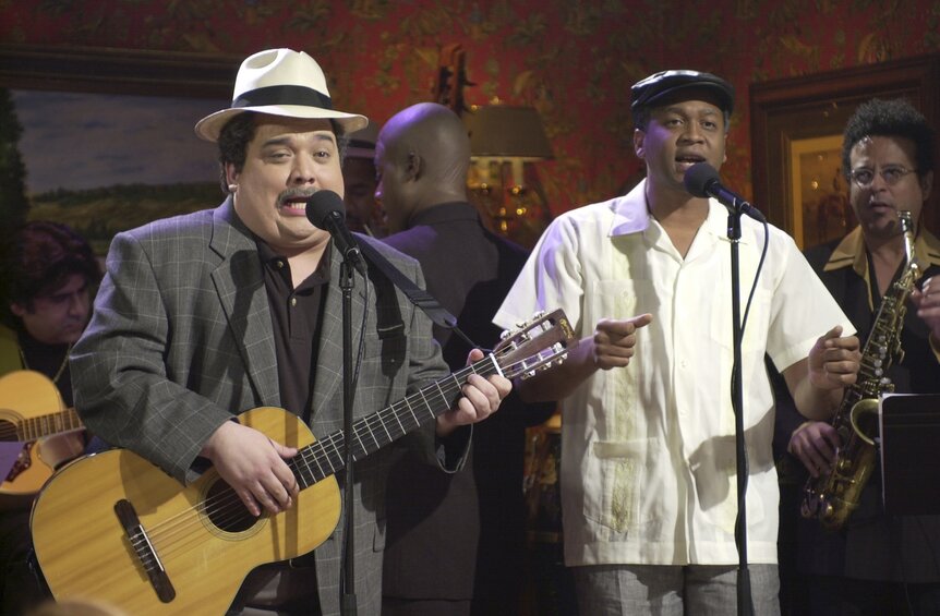 Horatio Sanz and Jerry Minor sing with a band on SNL Episode 2604.