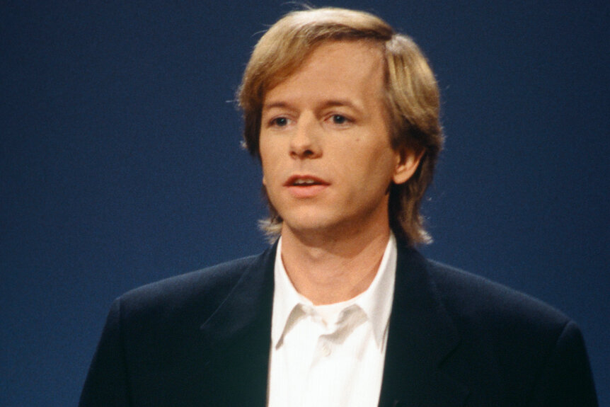 David Spade with a black blazer on Saturday Night Live Season 21