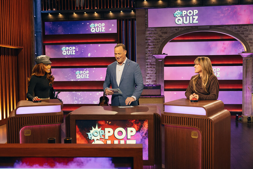 Keke Palmer, Matt Iseman and Kelly Clarkson play a game on The Kelly Clarkson Show