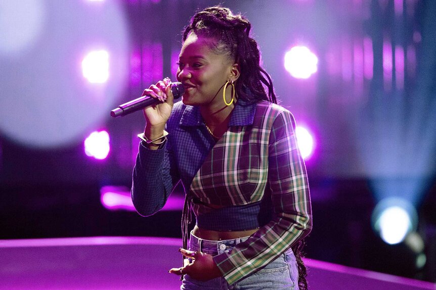 Ari Camille performing on stage on The Voice Season 27, Episode 2.