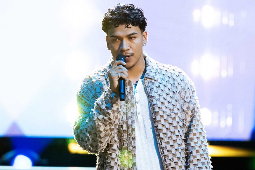 Ricardo Moreno performing on stage on The Voice Season 27, Episode 2.