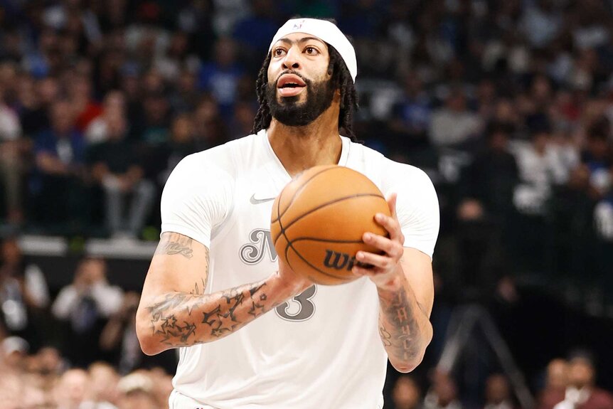 Anthony Davis shooting a ball during a game against the Houston Rockets.