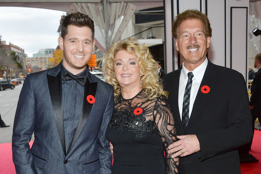 Michael Buble stands with his parents during the canada walk of fame ceremony