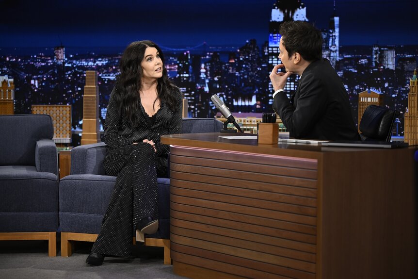 Lauren Graham speaks with Jimmy Fallon on The The Tonight Show Starring Jimmy Fallon Episode 1266.