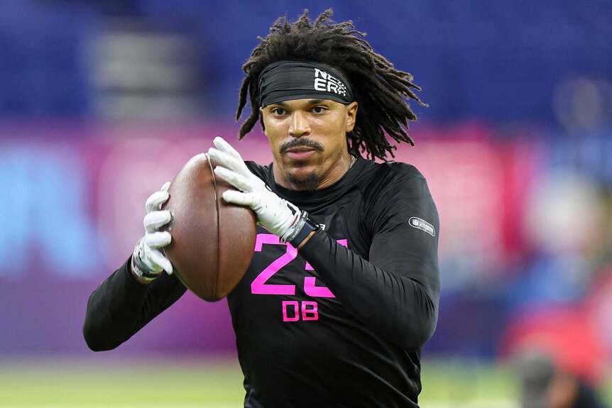 Darien Porter catching a ball during a drill for the NFL Scouting Combine.