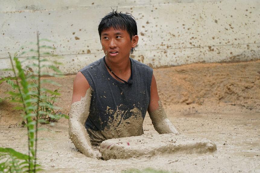 Dickson Wong in Deal or No Deal Island Season 2, Episode 9.